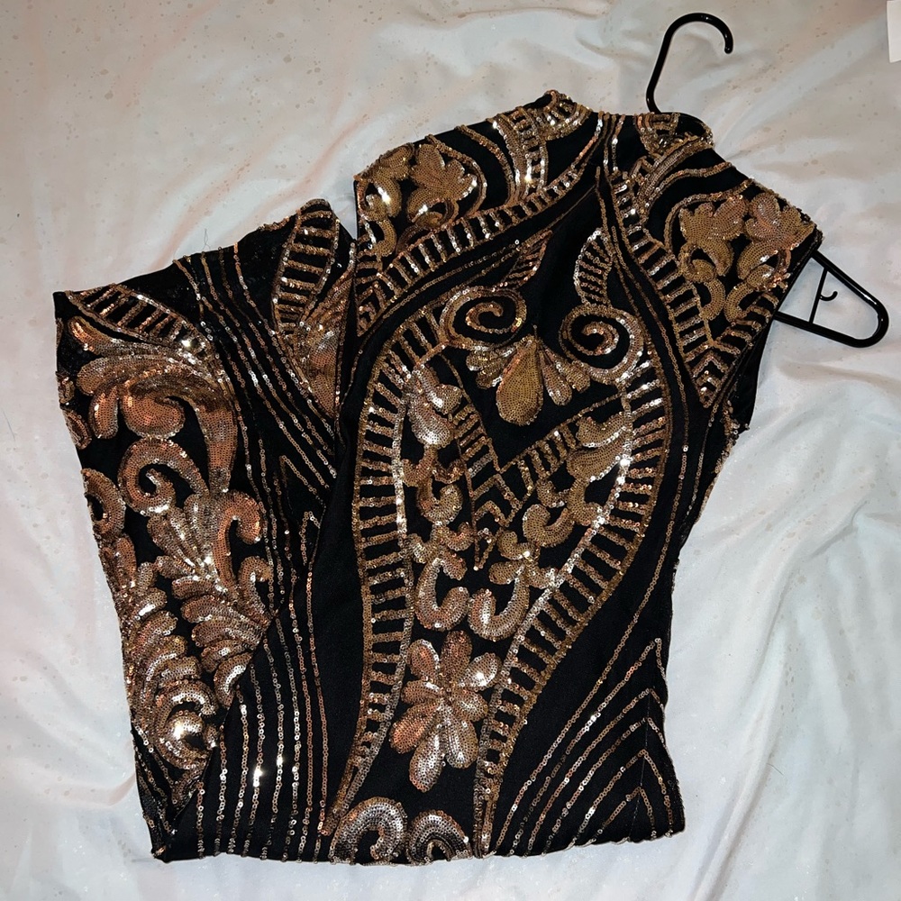 Beautiful NYE dress in black and gold!